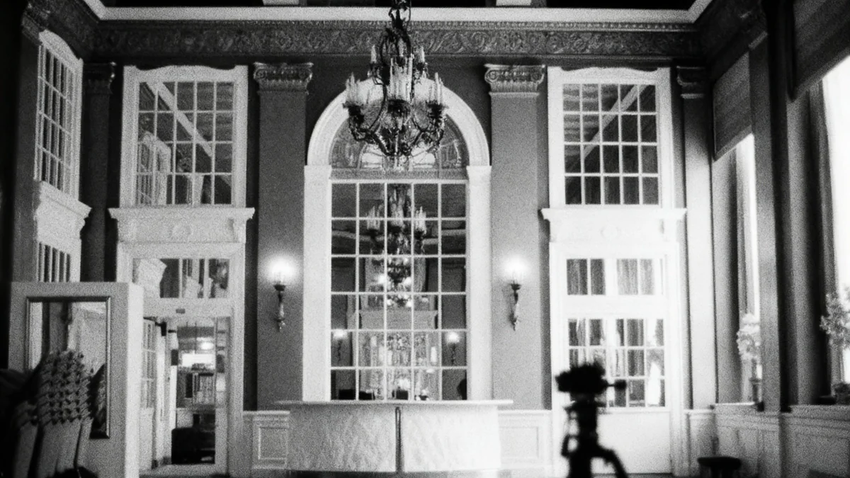 US Holiday Travel Bookings Rise Amidst Disruption Warnings