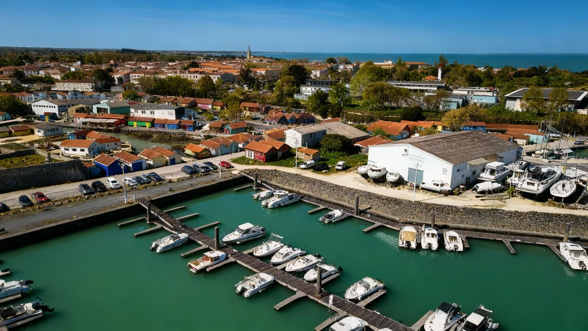 Driver Rams Pedestrians on French Island of Oléron