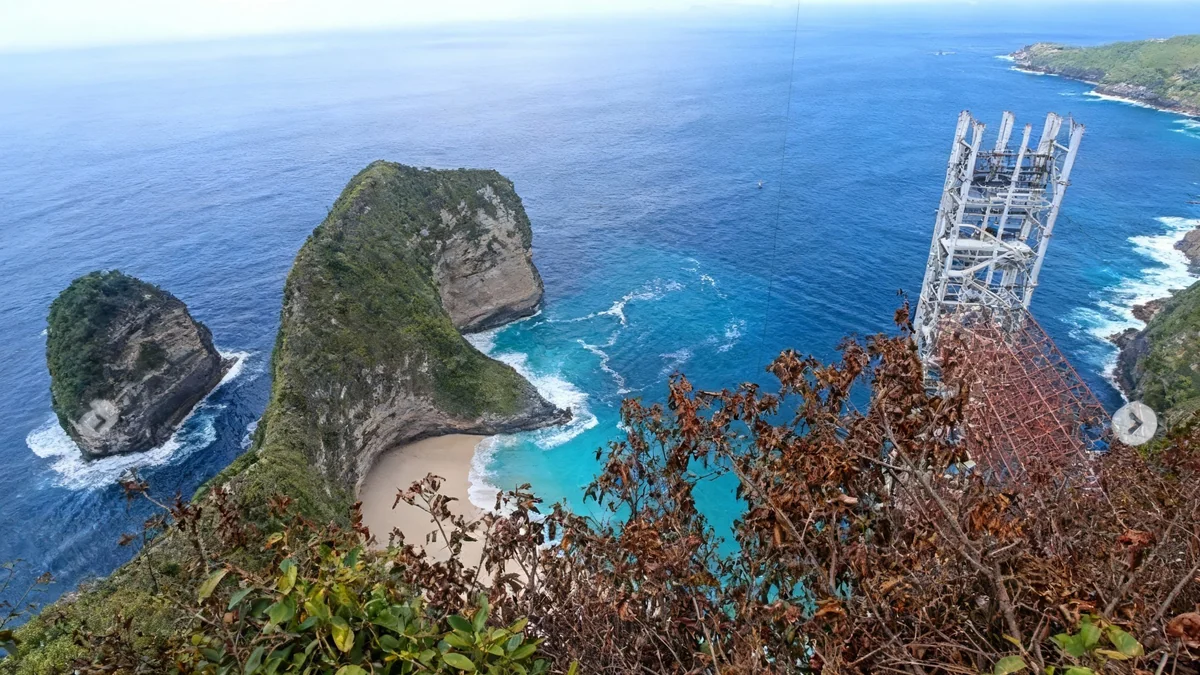 Bali Suspends Kelingking Beach Glass Lift Construction